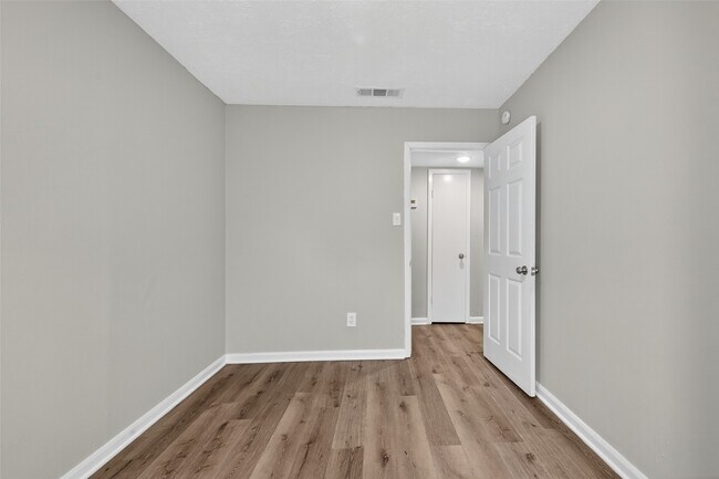 Building Photo - 5243 Wickview Ln