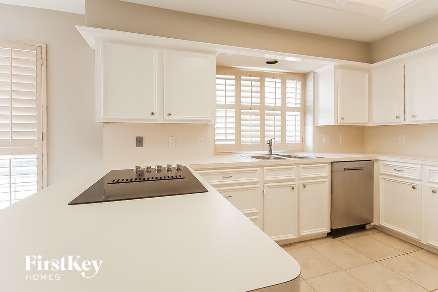 Building Photo - 2303 Prestwick Dr