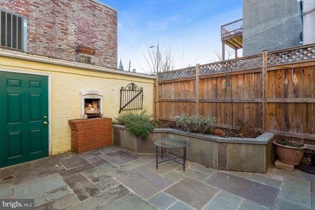 Building Photo - 315 Constitution Ave NE