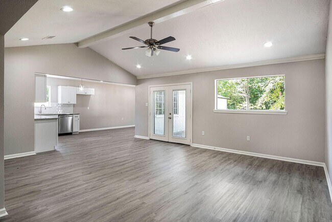 Building Photo - Updated 4 bedroom, 3 bath, single story ho...