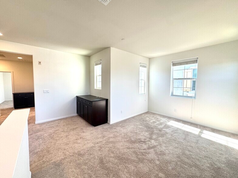 Building Photo - 2616 Admiral Cir