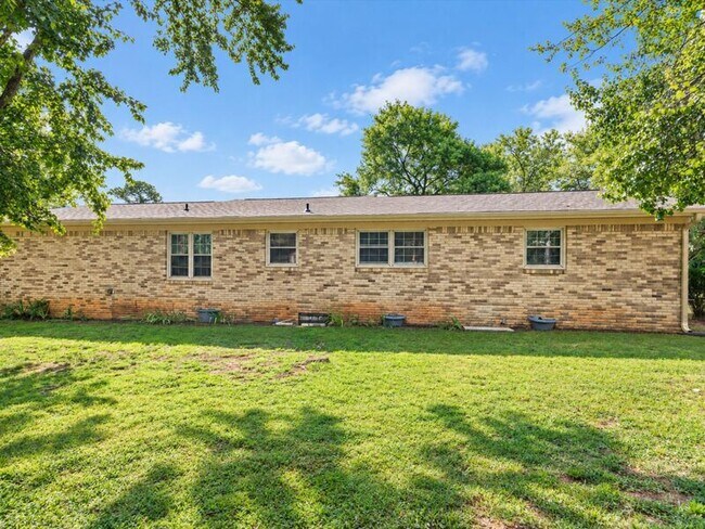 Building Photo - 507 Clift Dr