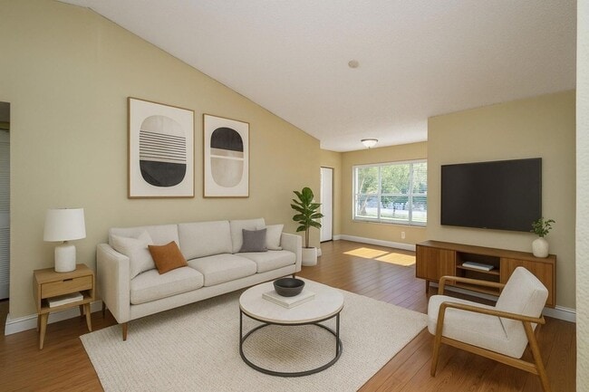 Building Photo - 731 Vista Isles Dr