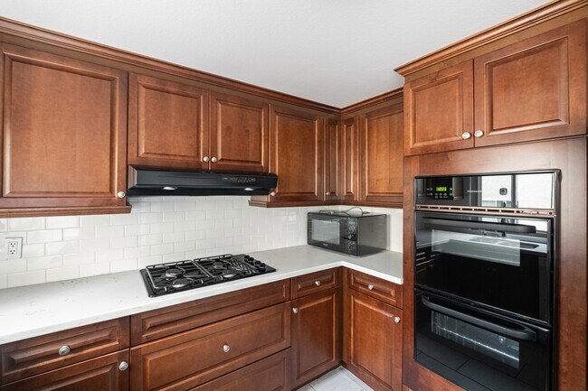 Building Photo - 11260 Overland Ave