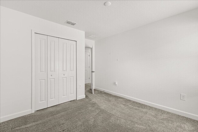 Building Photo - Spacious 5-Bedroom Solar Home for Rent in ...