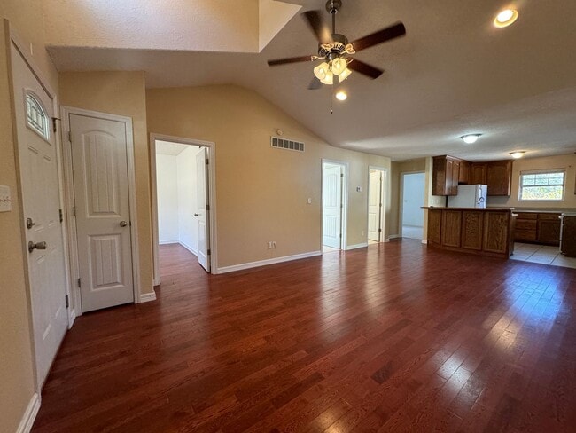 Building Photo - 3 Bedroom Home in Downtown Waynesville!