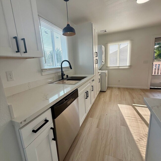 Building Photo - 8420 S Tacoma Way
