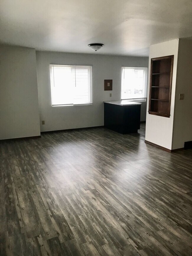 Building Photo - 742 Fairwood Dr