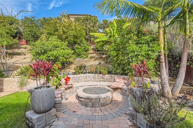 Building Photo - Don't miss out on this 4 Bedroom/ 4.5 Bath...