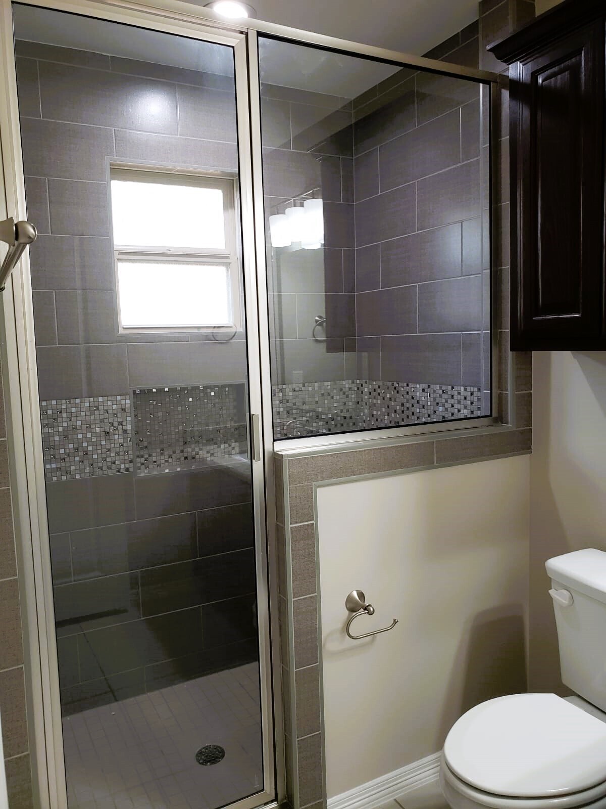 Walk-in Shower - 623 Cathedral Hill