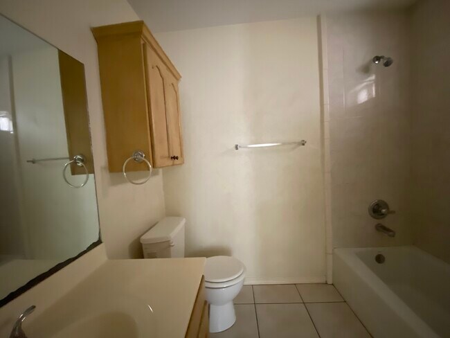 Building Photo - 3022 Carson St