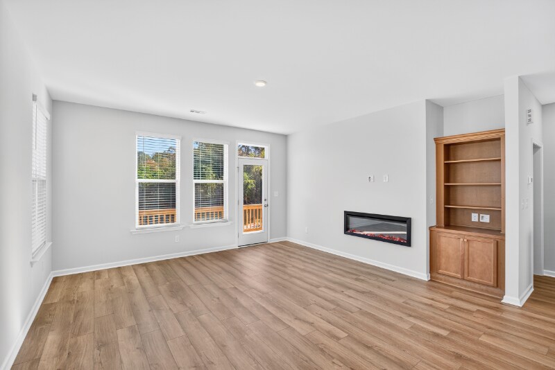 Building Photo - 335 Chesapeake Cmns St