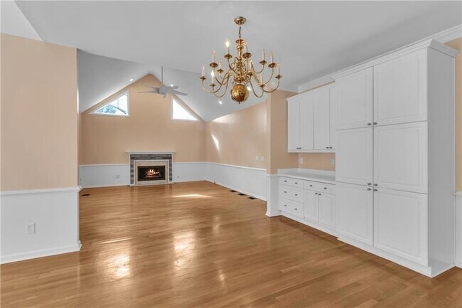 Building Photo - 915 Chipley Ct NE