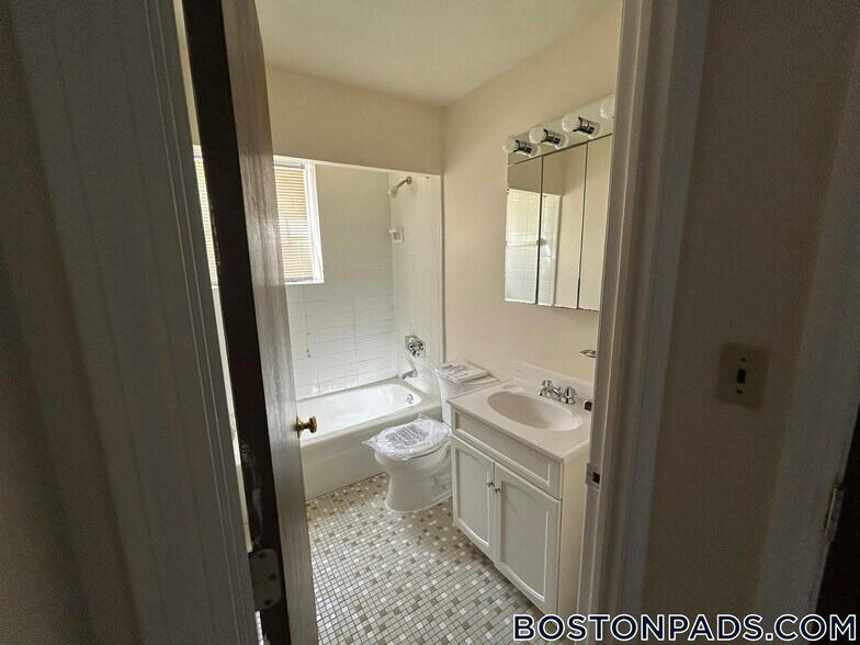 Building Photo - 8 Brattle Dr