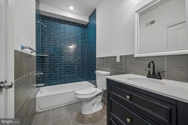 Building Photo - 3958 Mt Vernon St