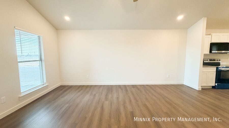 Building Photo - 1202 Cottonwood Ave