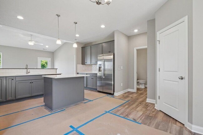 Building Photo - 7074 Unitas Lp