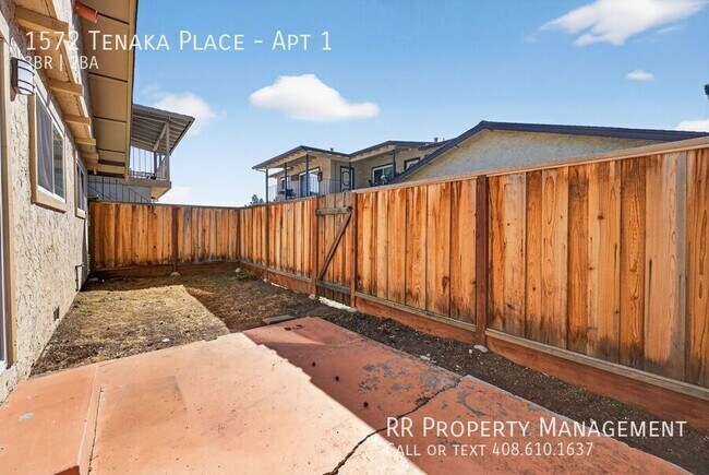 Building Photo - 1572 Tenaka Pl