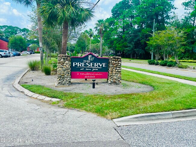 Building Photo - 8880 Old Kings Rd S