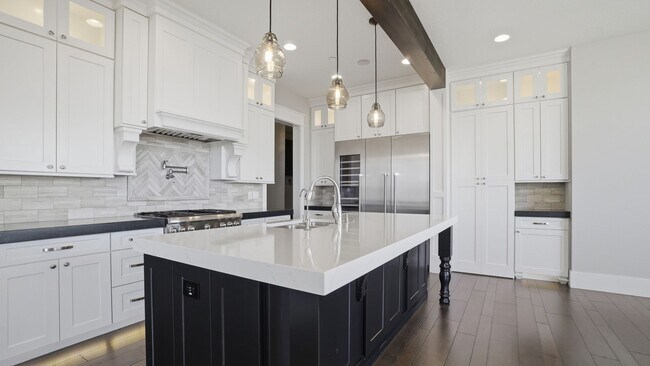Building Photo - Luxurious Herriman 6 Bed with Indoor Court, Theater & Stunning Views!!!