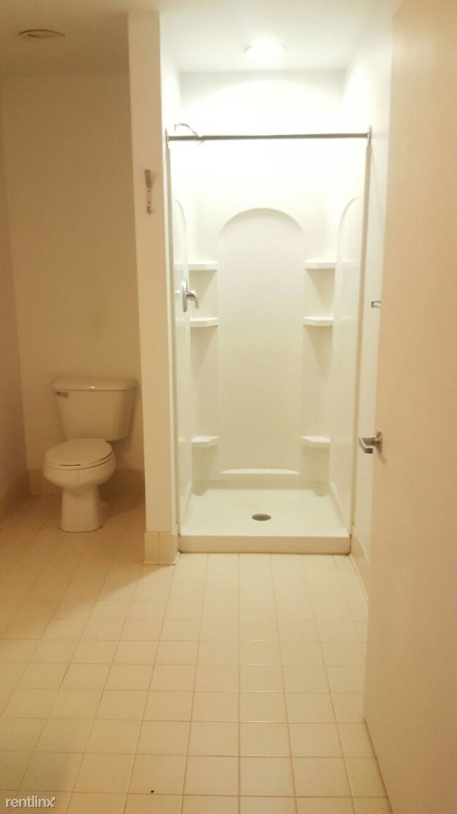 Building Photo - 1 br, 1 bath  - 206 W Michigan Ave