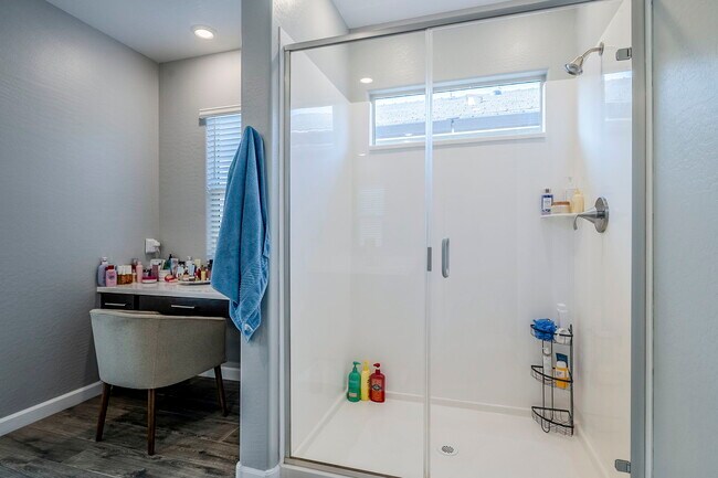 Building Photo - 9935 E Thornbush Ave