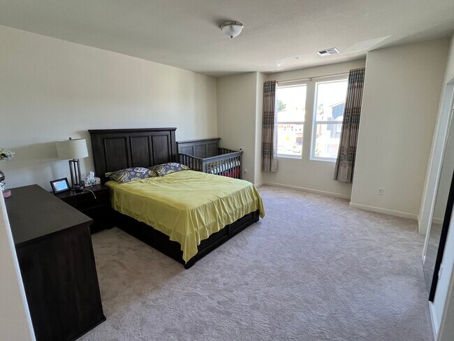 Master Bedroom - 4711 Falcon Rock Ln