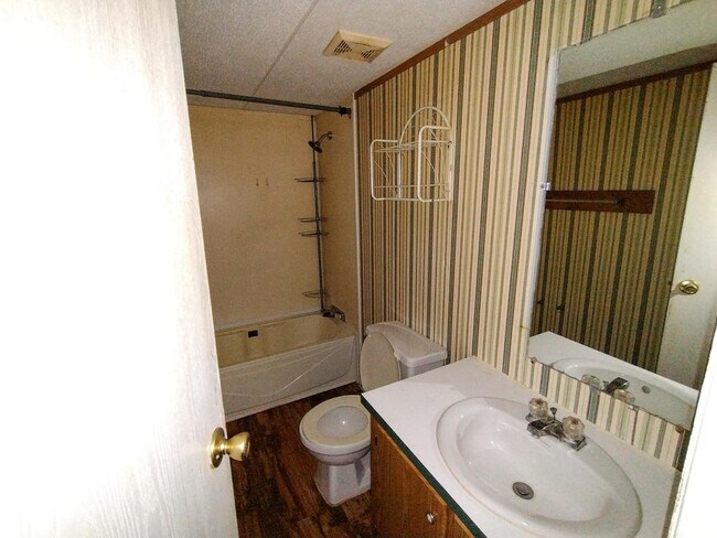 Building Photo - 100 Private Road 3376 F