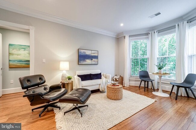 Building Photo - 910 Powhatan St