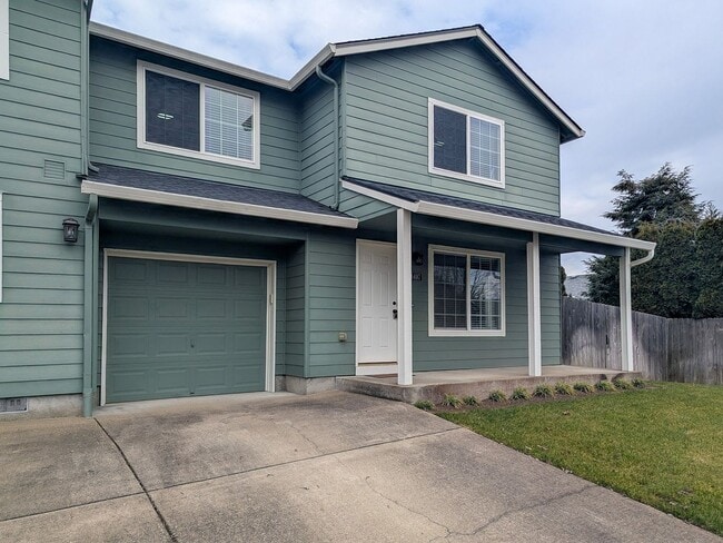 Building Photo - 1497 Golden Ln N