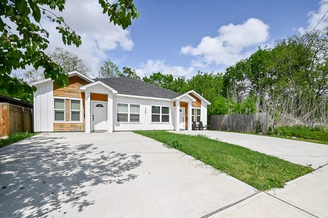 Building Photo - 5007 Briscoe St