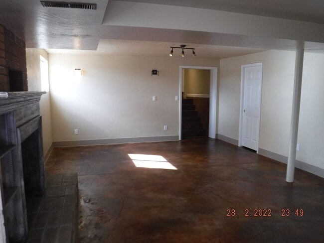 Building Photo - Studio Apartment