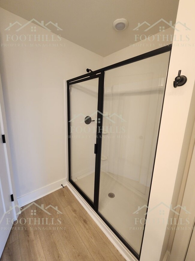 Building Photo - 253 Silo Rdg Dr