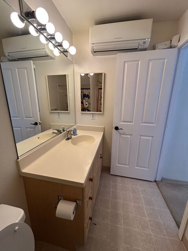 Building Photo - Large Ocean Pointe Home with In-Law Suite,...
