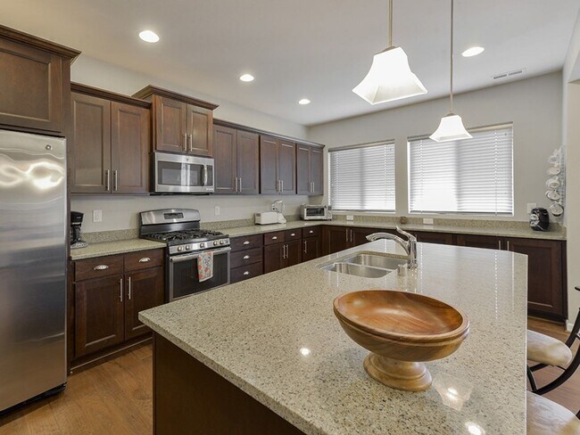 Building Photo - Maple Valley Stunning 5+ Bedroom 2.75 Bath