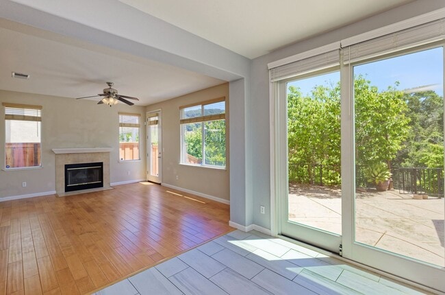 Building Photo - 1012 Trailside Dr