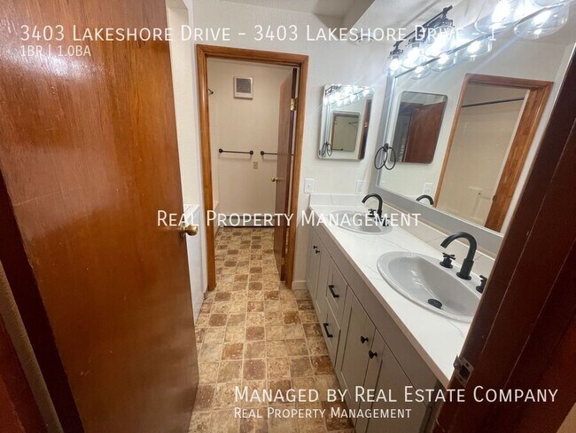 Building Photo - 3403 Lakeshore Dr