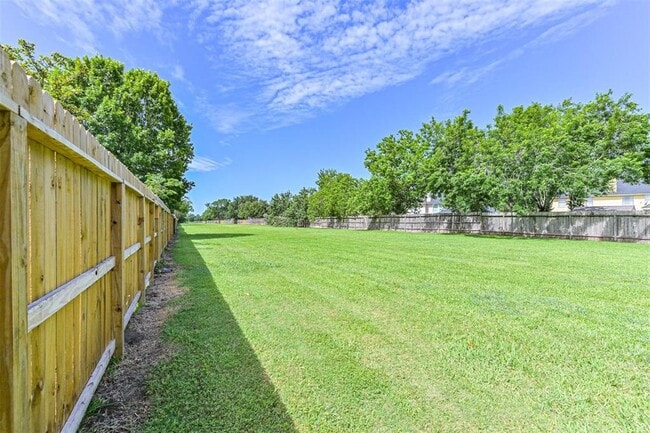 Building Photo - 3602 Pine Stream Dr