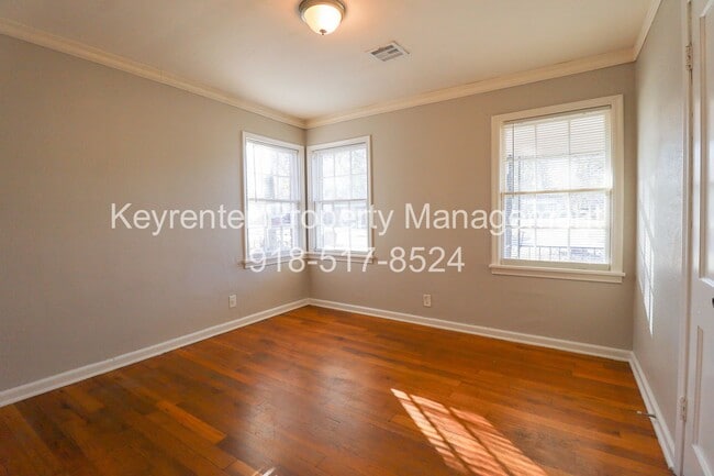 Building Photo - Cozy 2 Bedroom 1 Bathroom Home In Kendall-Whittier