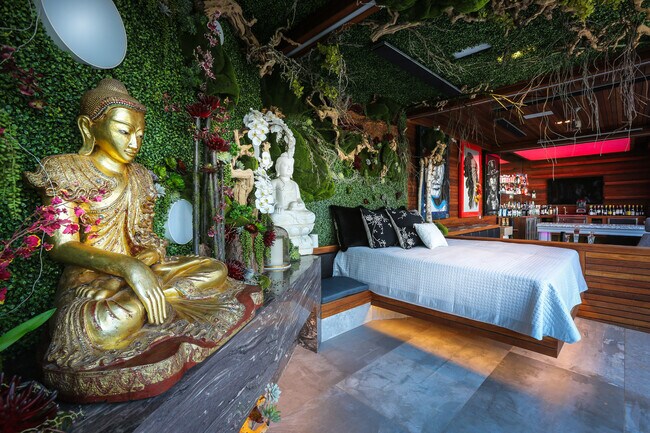 Building Photo - 8356 Sunset View Dr