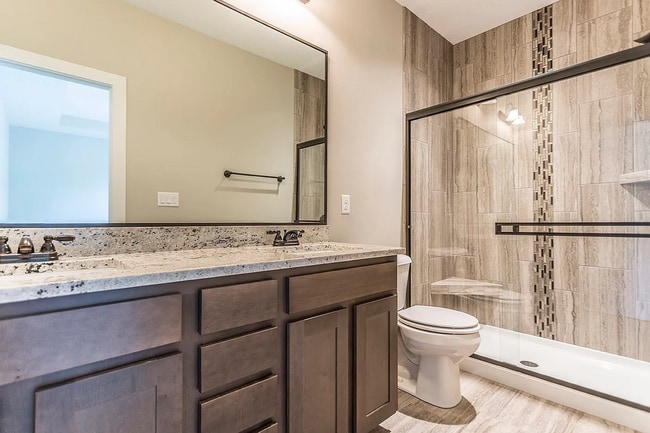 Building Photo - Spacious 4-Bedroom Home in Urbandale | Fin...