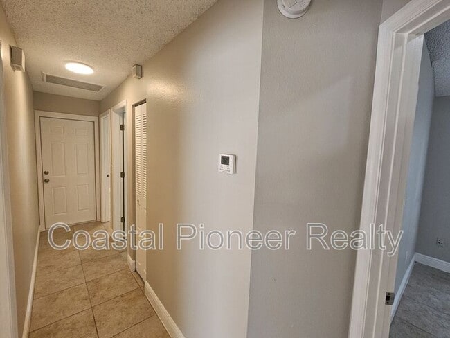 Building Photo - 1407 Mohrlake Dr