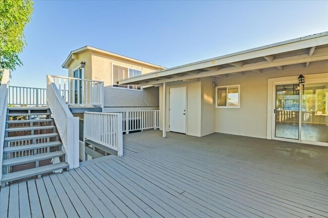 Building Photo - 2563 Roseview Pl