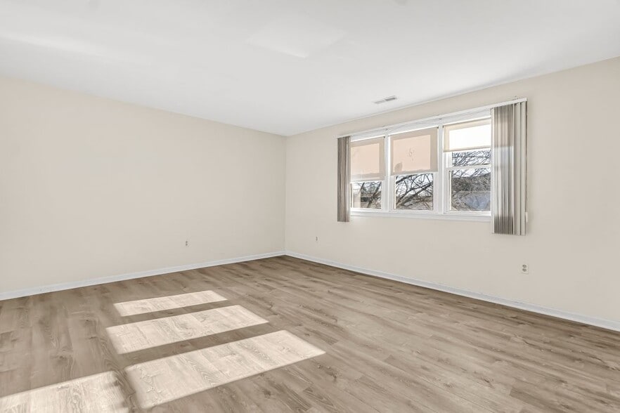 Building Photo - 4023 Park Ave