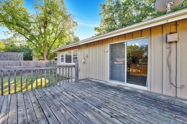 Building Photo - Coming available in February!