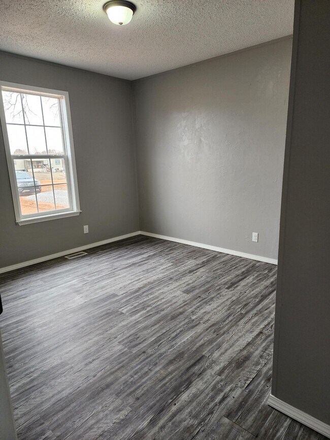 Building Photo - 10150 Raylyne Rd