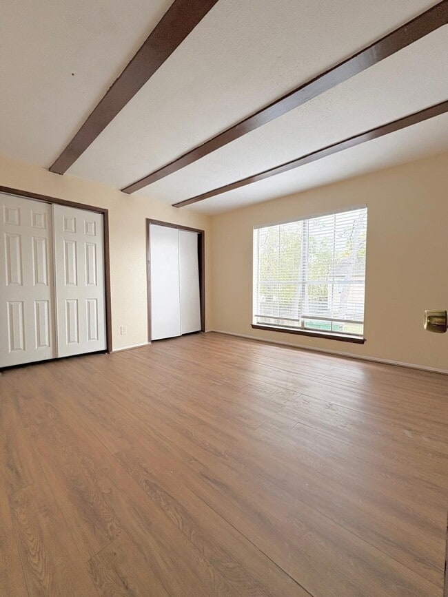 Building Photo - 6200 W Tidwell Rd