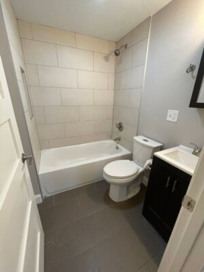 Building Photo - Incredible 4 bed 2 bath - East Cambridge/K...