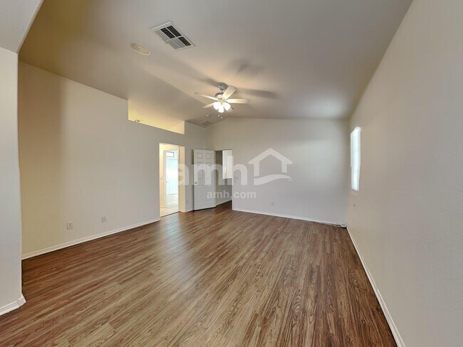 Building Photo - 611 Desert Silk Ct