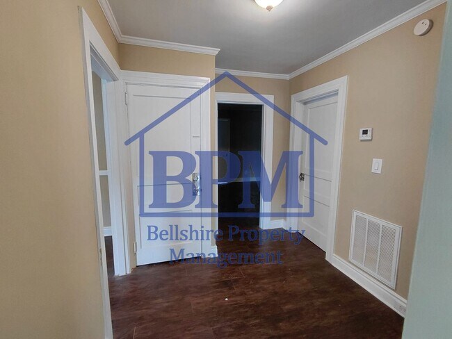 Building Photo - Spacious 3 Bed, 2 Bath Bottom-Floor Duplex...